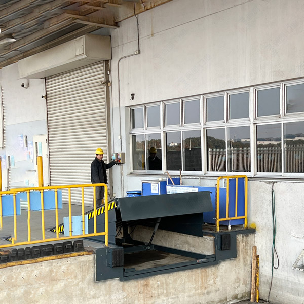 海关查验货场液压卸货平台：防坠安全，防滑耐候，助力口岸高效通关