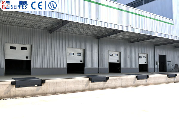 电动卸货平台：助力物流出货口实现月台与集装箱快速无缝对接