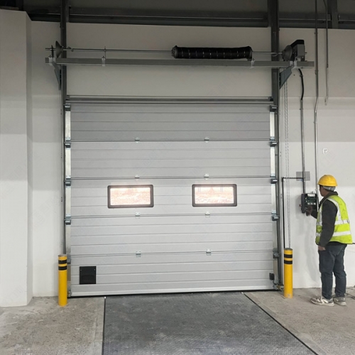 提升装卸效率与安全性：电动液压翻板式装卸货平台