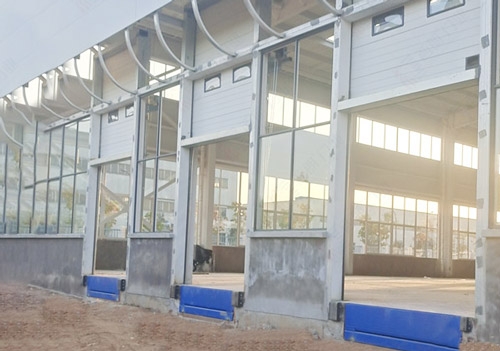 食品仓库月台卸货平台：叉车托盘搬运的效率与安全之道