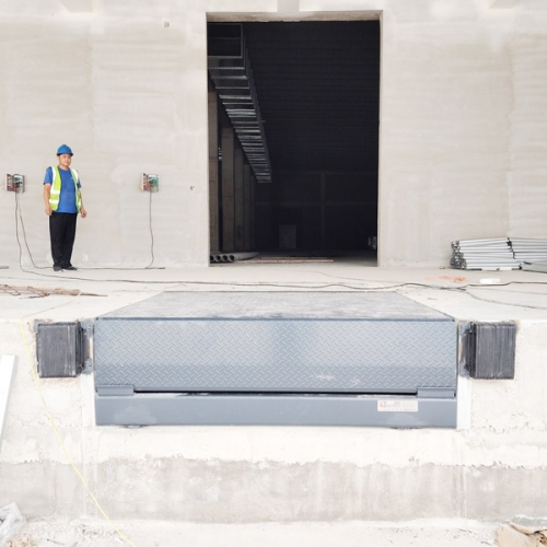 食品仓库卸货平台：6~15吨可选+密封又防尘