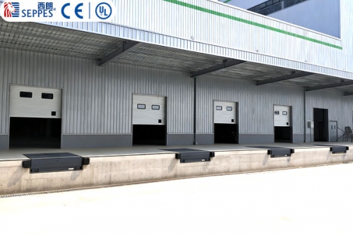 电动卸货平台：助力物流出货口实现月台与集装箱快速无缝对接