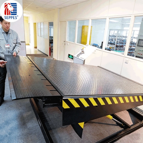 伸缩式装卸平台