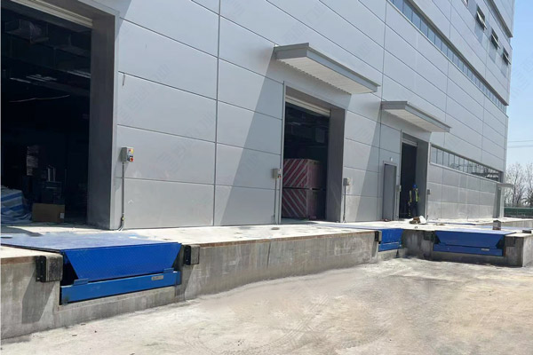 依维柯专属装卸货平台