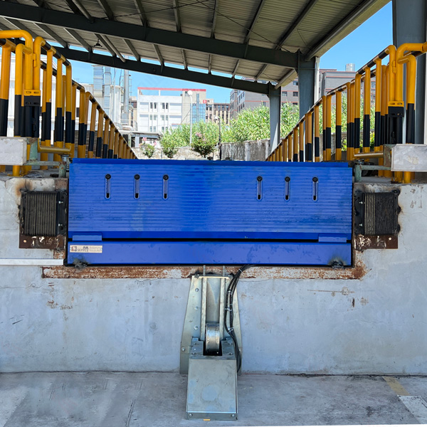 货车限动器+登车卸货平台