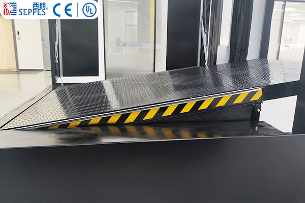 伸缩式卸货平台