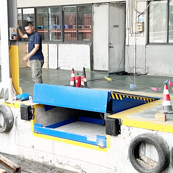 翻转式卸货平台