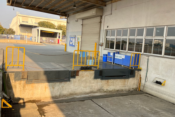 翻板式卸货平台