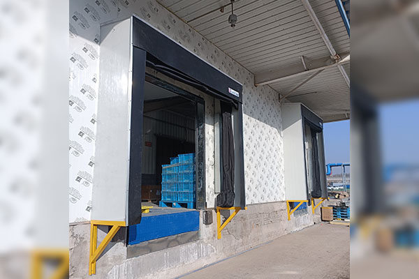 卸货平台与充气式门封互锁