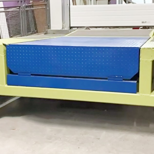 底部带托架装卸货平台